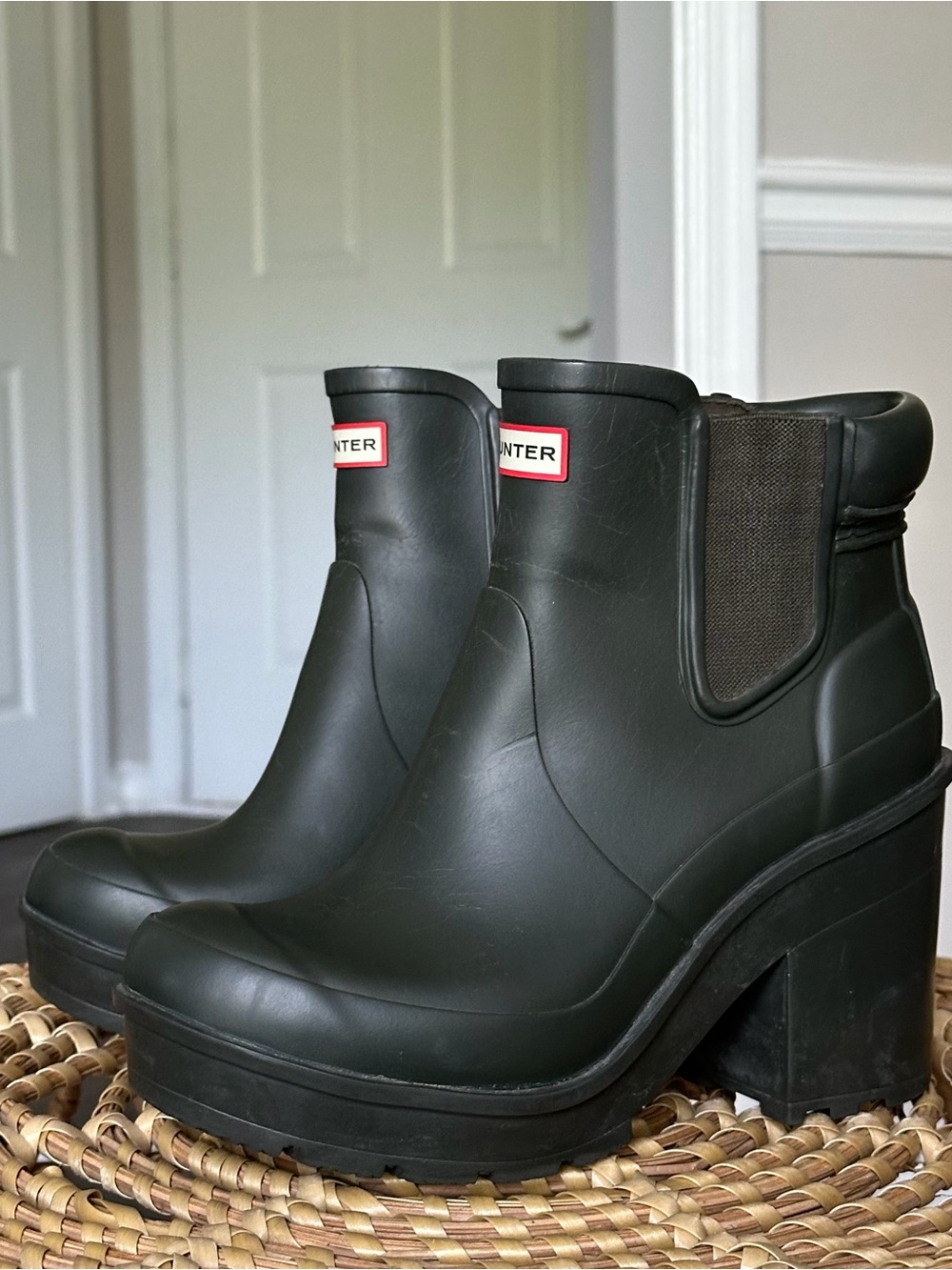 Hunter Dark Green Chelsea Platform Rain Booties Women’s Size 7 Ankle Boot - Picture 3 of 14